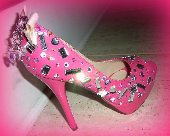 CUSTOM HELLO KITTY SWAROVSKI/ACRYLIC/MIRRORED SHOE